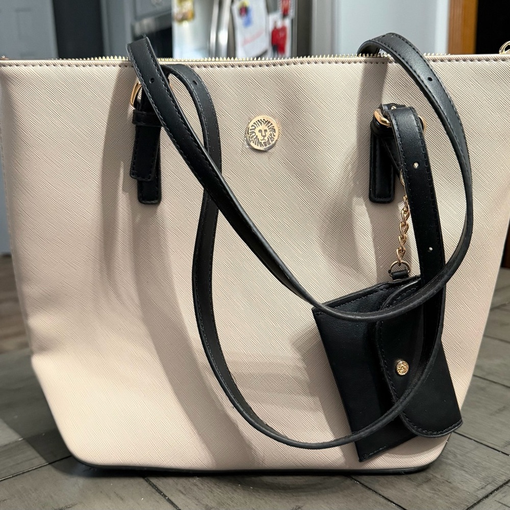 Women's Two-Tone Tote Bag in Cream and Black